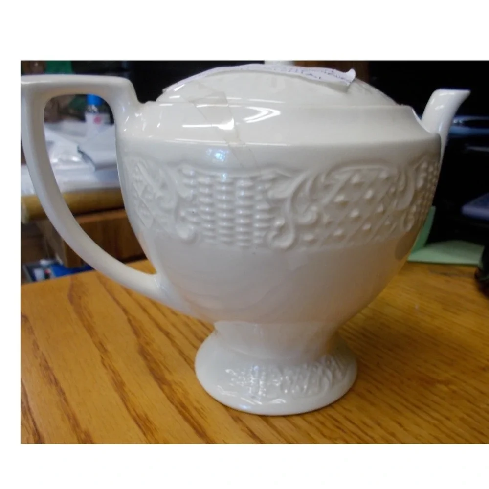 Canonsburg Pottery Traditional Ironstone Teapot Washington Colonial White